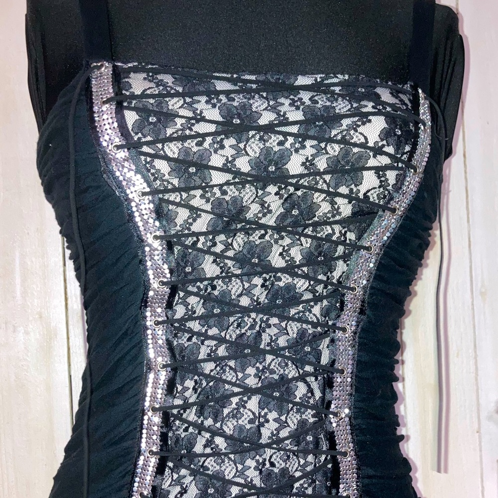 LM LULU black silver lace lace up front Robe roxy Size L